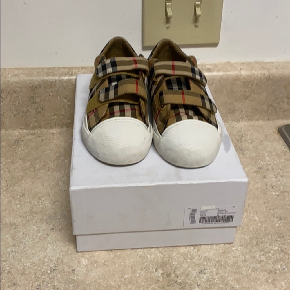Burberry shoes